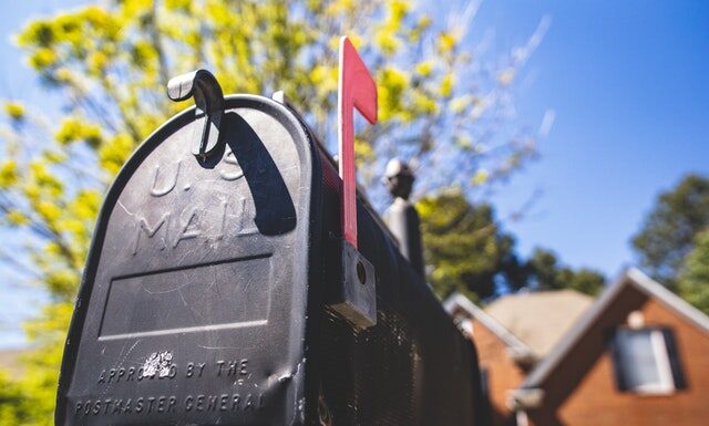 jak korzystać z paczkomatu