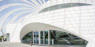 Co jest wyzej politechnika czy akademia?