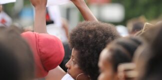 Co to znaczy na akord?