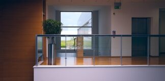 Na czym polega profesjonalna obsługa klienta podaj przykłady?