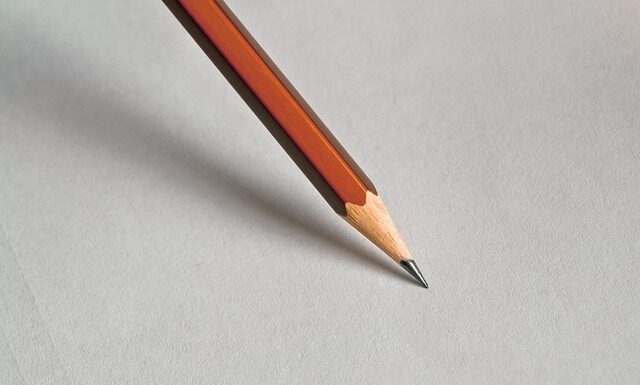 Czy usuwać liście z truskawek?