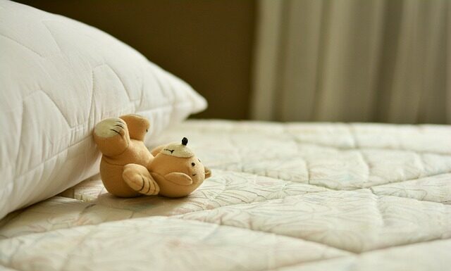 Jaka nakładka na materac przy bólach kręgosłupa?