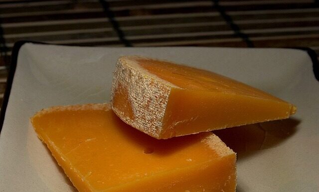 Dlaczego Mimolette jest pomarańczowy?