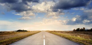 Kto sprząta chodnik przy posesji?